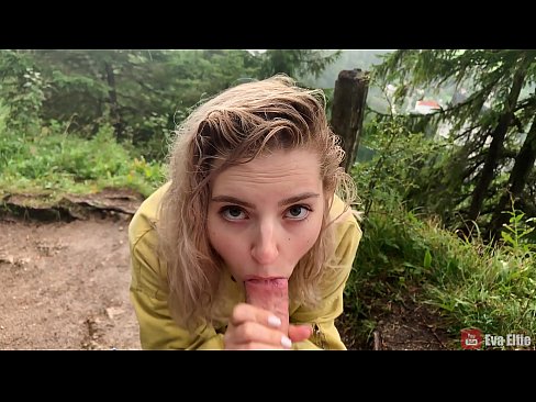 ❤️ 女孩在公共场合口交后吞下精液 - Eva Elfi Porn video❤